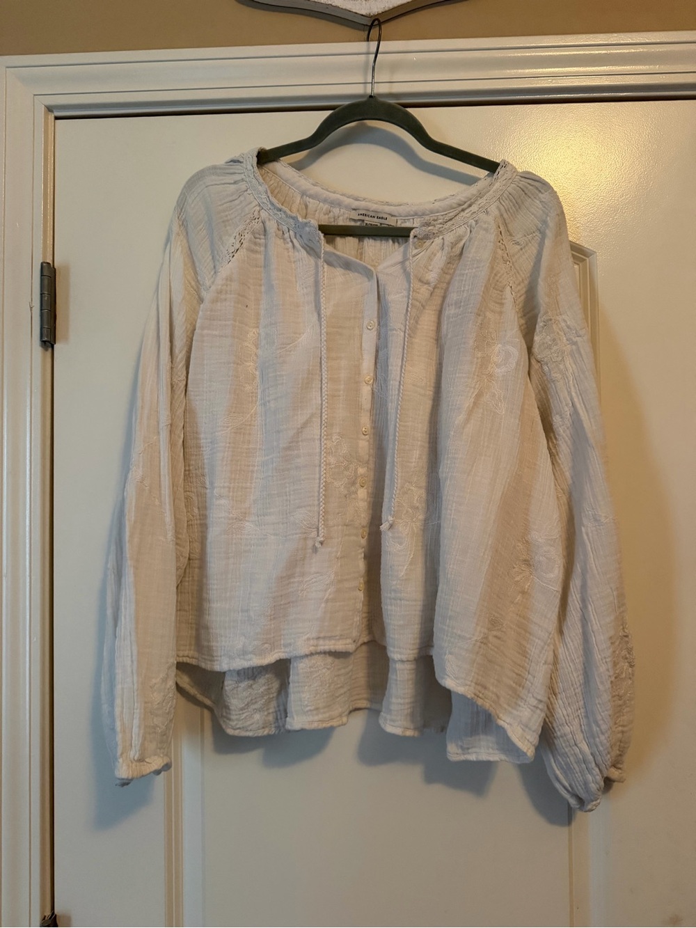 AE Gauze Button-Front Women’s Peasant Top